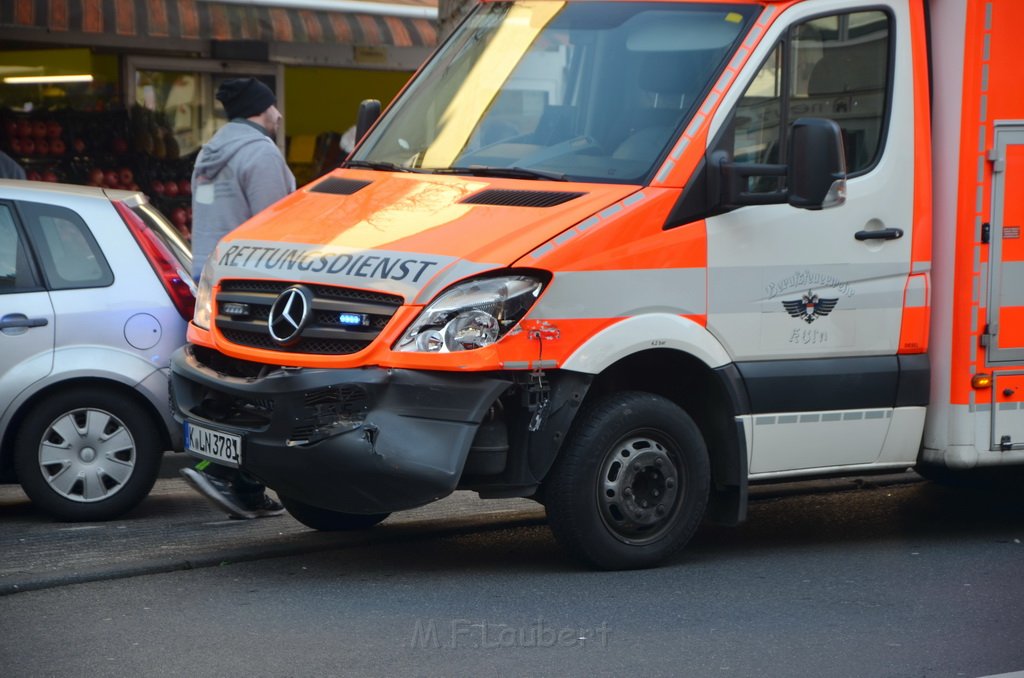 VU PKW RTW Koeln Vingst Ostheimerstr Kuthstr P176.JPG - Miklos Laubert